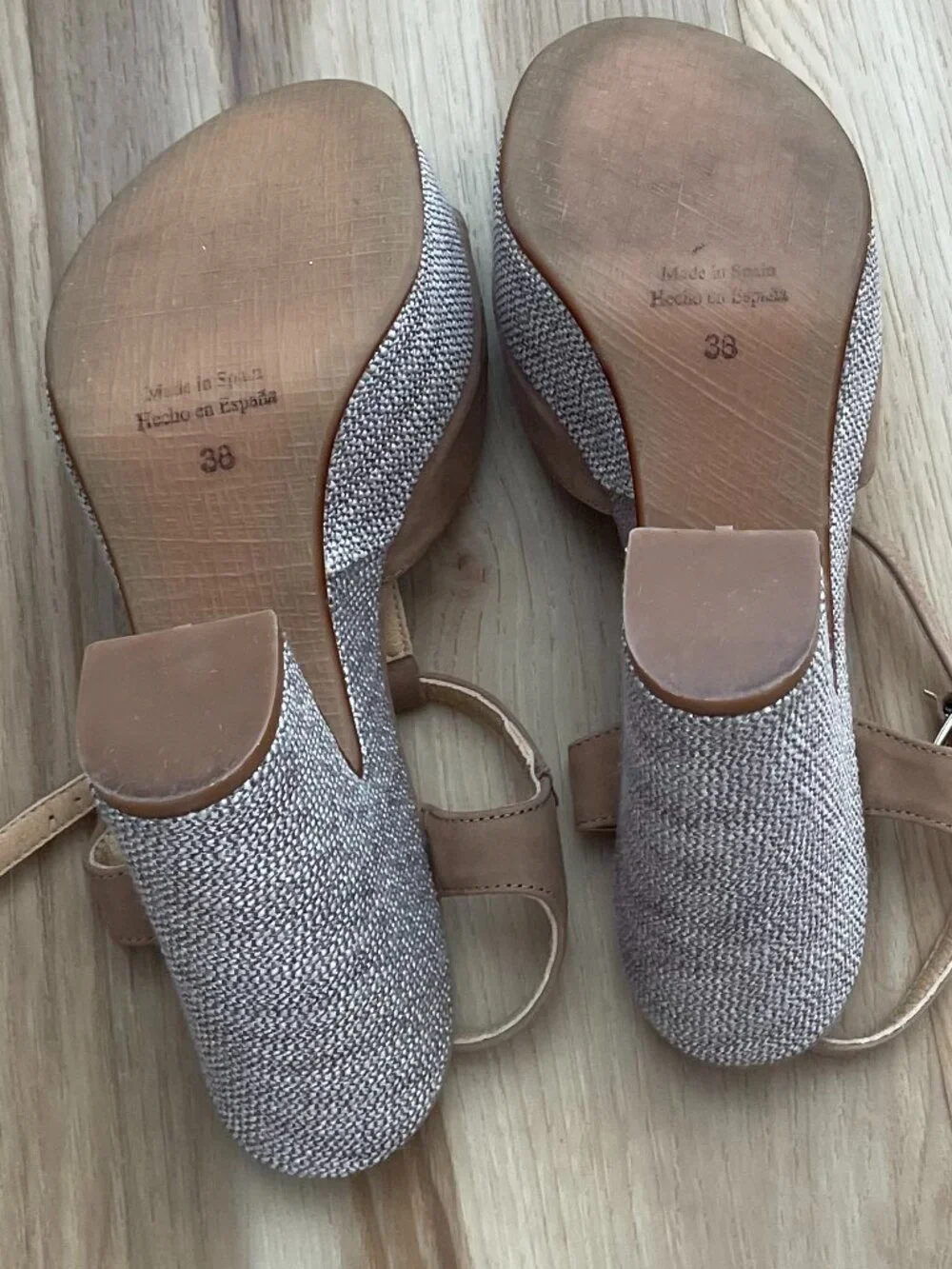 Anthropologie Tan Gold Glitz T-Strap Platform Heels Size 38 US 7.5-8